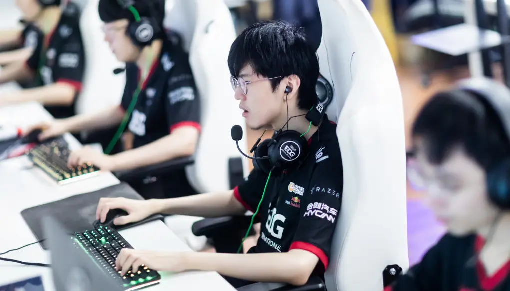 HLE血洗RNG，Meiko完成史诗逆转激烈交锋成都决赛之夜，引爆全场热议