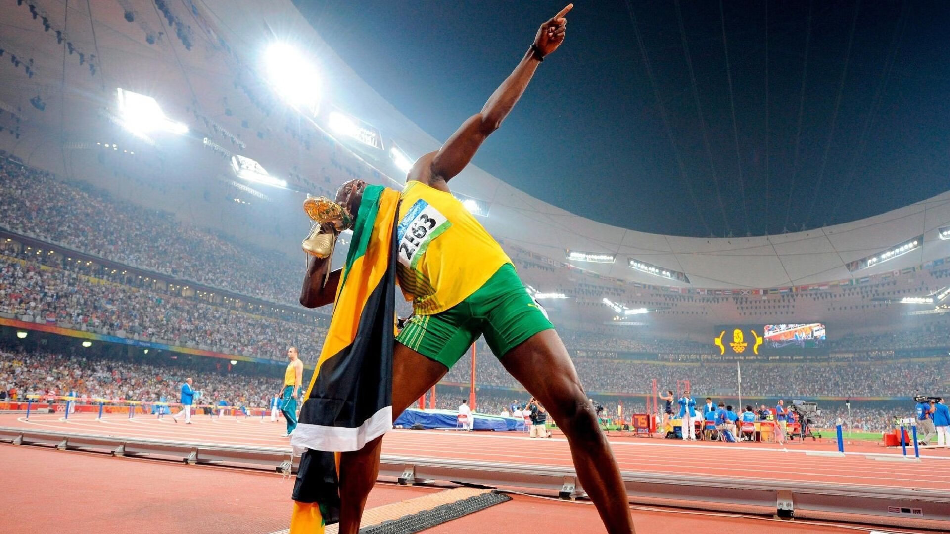 当迈阿密铁壁撞上浙江风暴，篮球与足球的平行宇宙里，拉文如何跨界接管比赛？