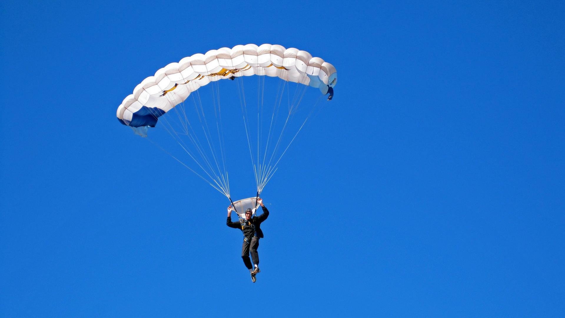 神兵天降！拉斐尔·莱奥独造三球主宰紫百合生死战，挪威锋霸一锤定音送佛罗伦萨出局