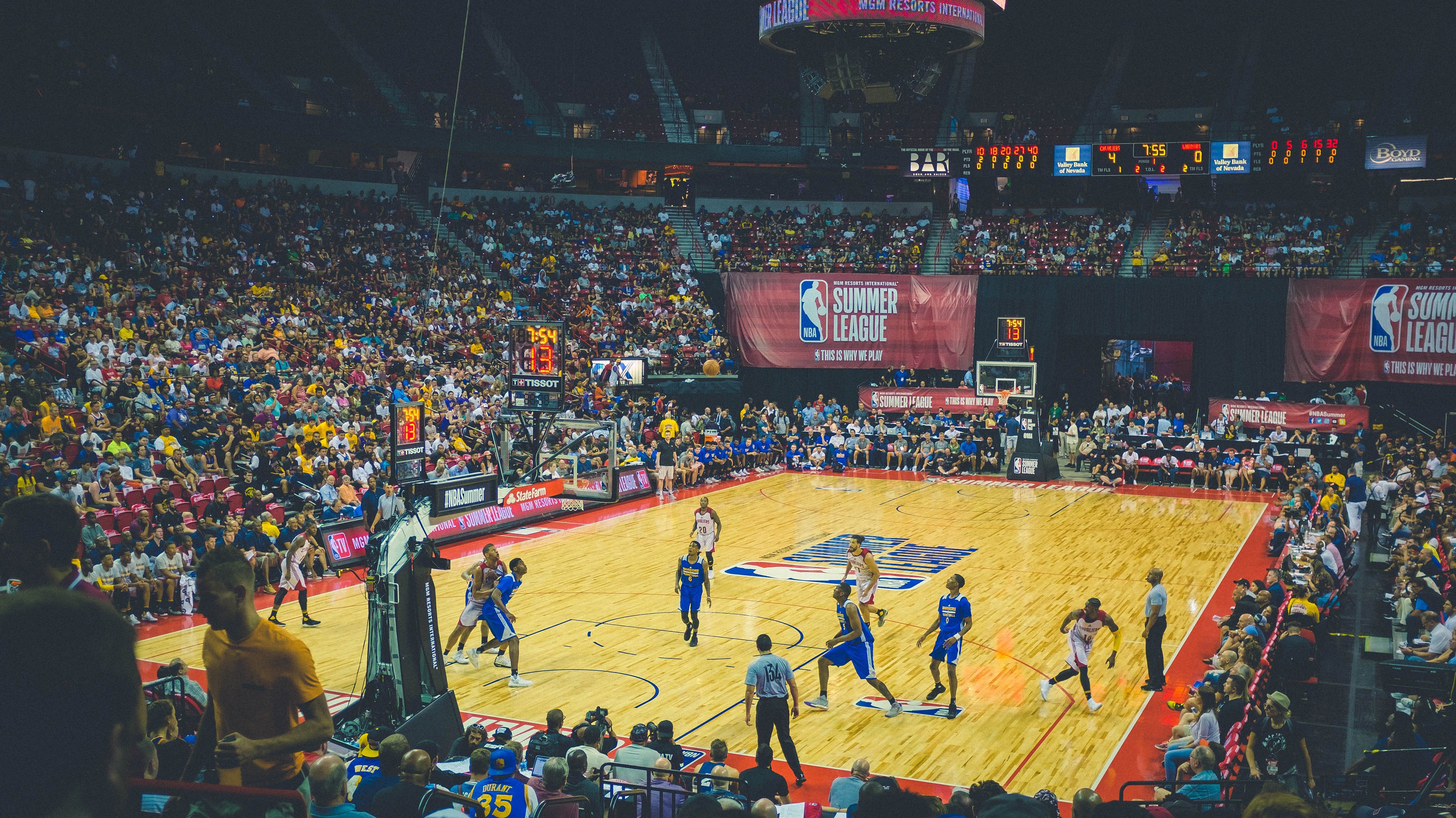 鹈鹕惊险取胜深圳队!西亚卡姆全场高光,主宰比赛